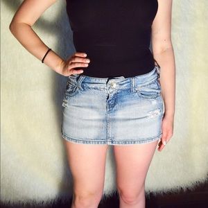Distressed, light wash denim mini skirt 💎🔥